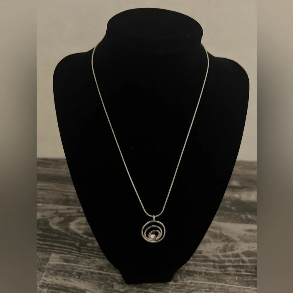 Silver Tone Necklace with‎ Pendant